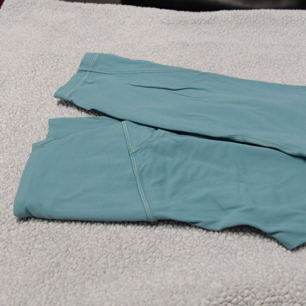 Lululemon Align 23" with pockets size 6